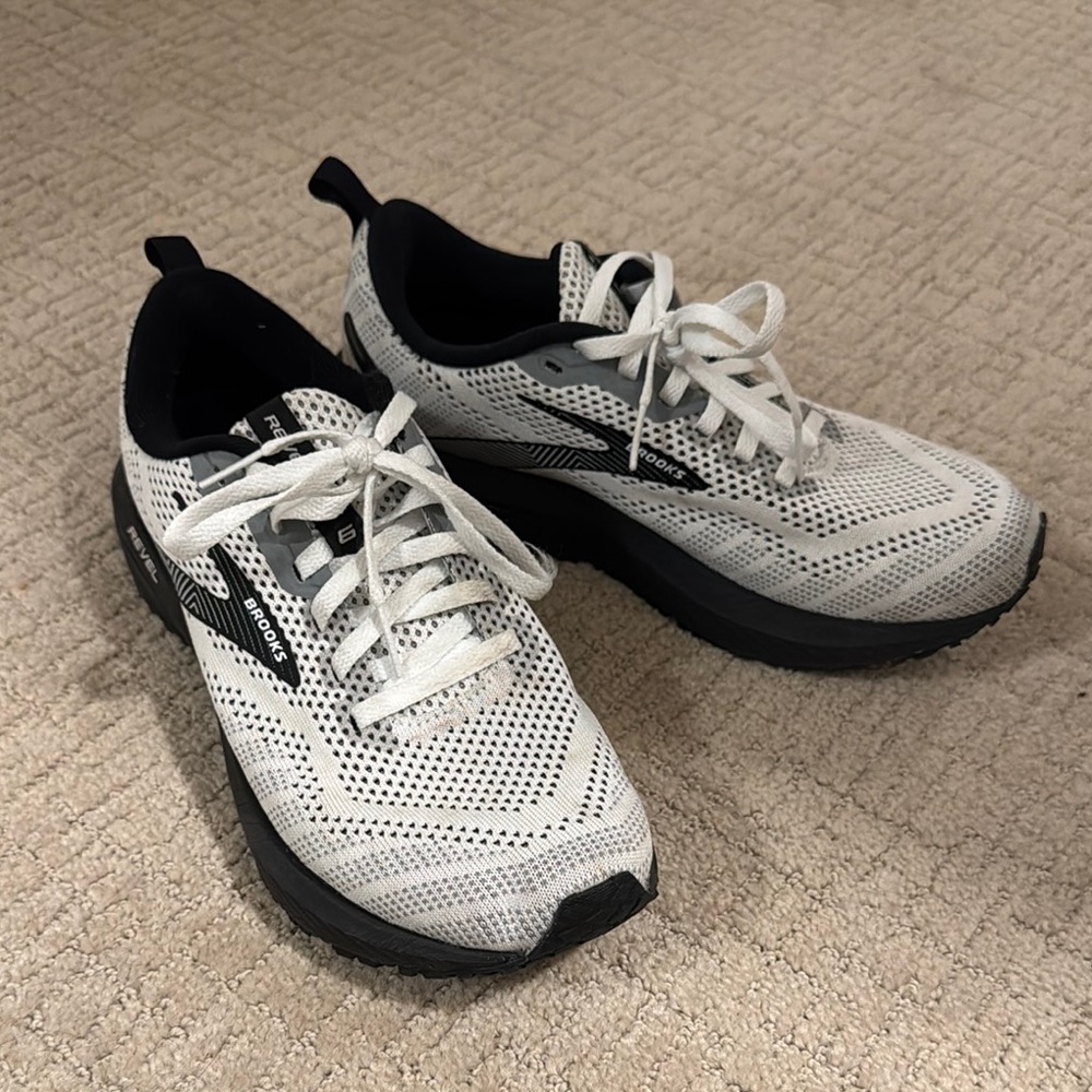 Brooks REVEL Mesh Athletic Sneakers